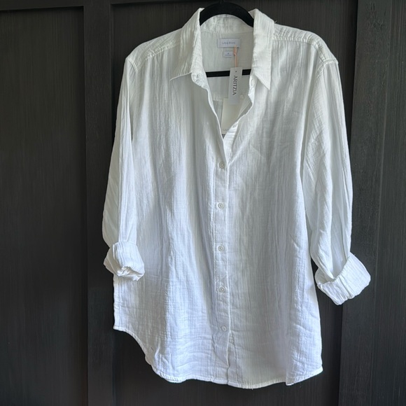 Aritzia Tops - Aritzia Little Moon White long Sleeve Button Down